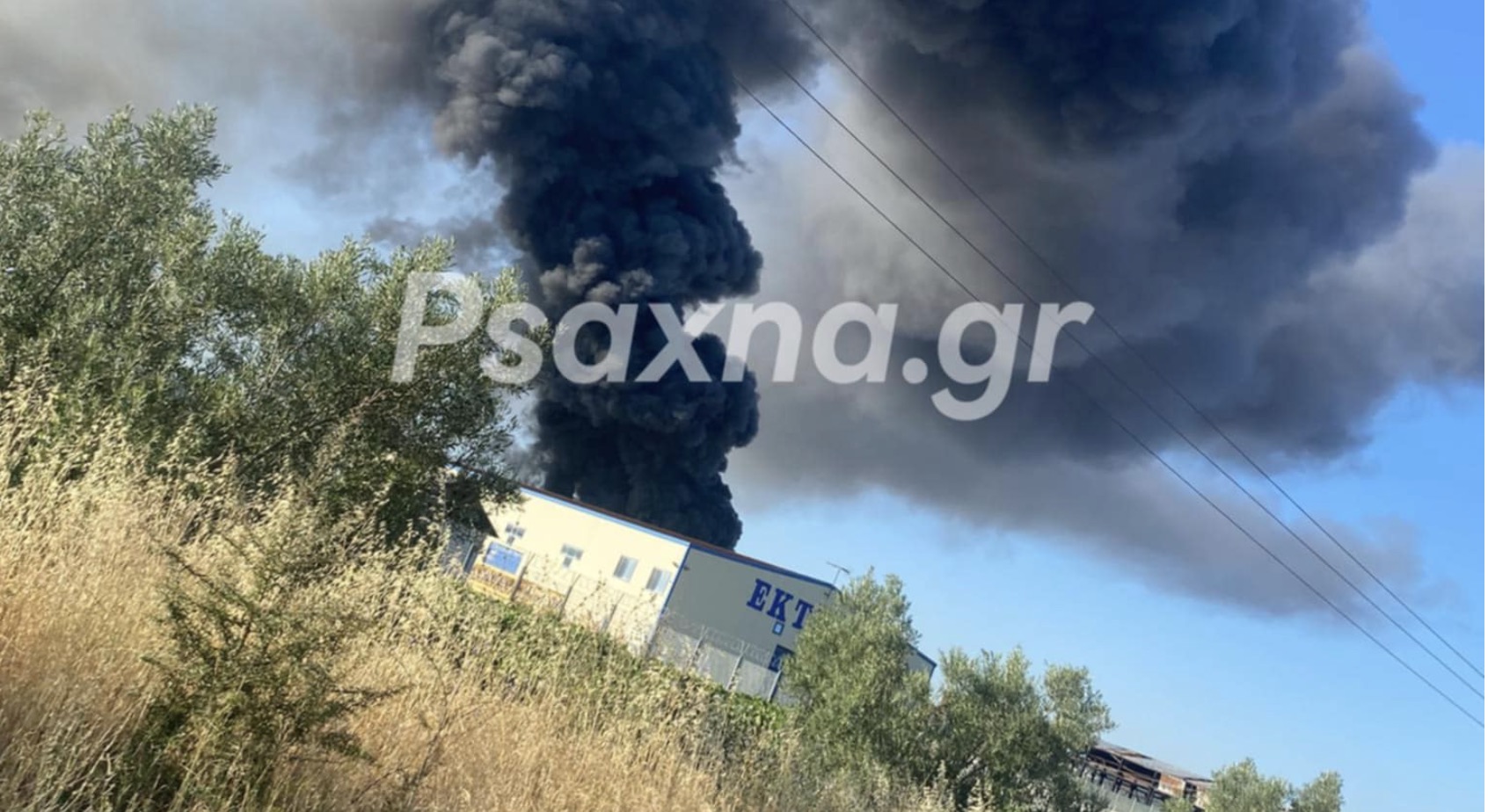 Φωτιά σε εργοστάσιο πλαστικών στη Ριτσώνα – Ήχησε το 112